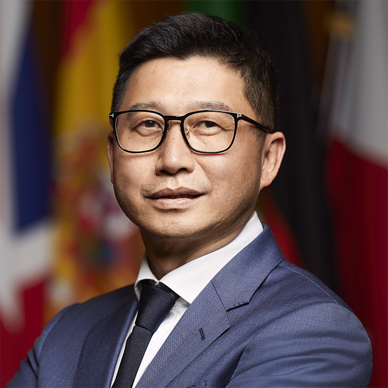 Prof. Léon Laulusa Executive President & Dean of ESCP